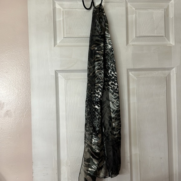 Animal print scarf - Picture 2 of 5